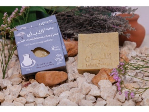 صابونة اللبان ممزوجة بمستخلصات الطين