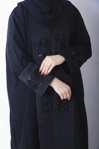 عبايه مميزه بتدخيله قماش طبي من الامام وكلفه فصوص...
