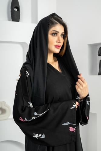 عباية بتطريز ملون انيق في الاكمام