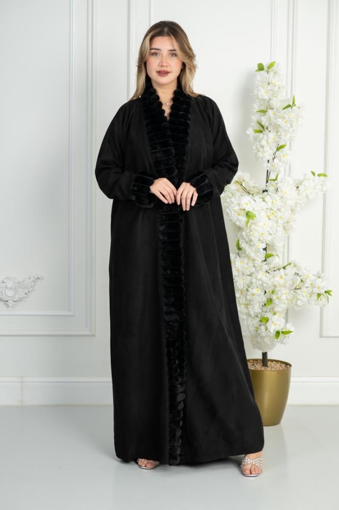 عباية شتوية بتفاصيل من الفرو الناعم