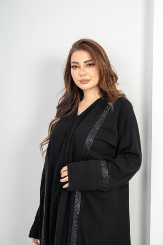 عبايه بكلفه عريضه علي الكم والاطراف فريده وانيقه