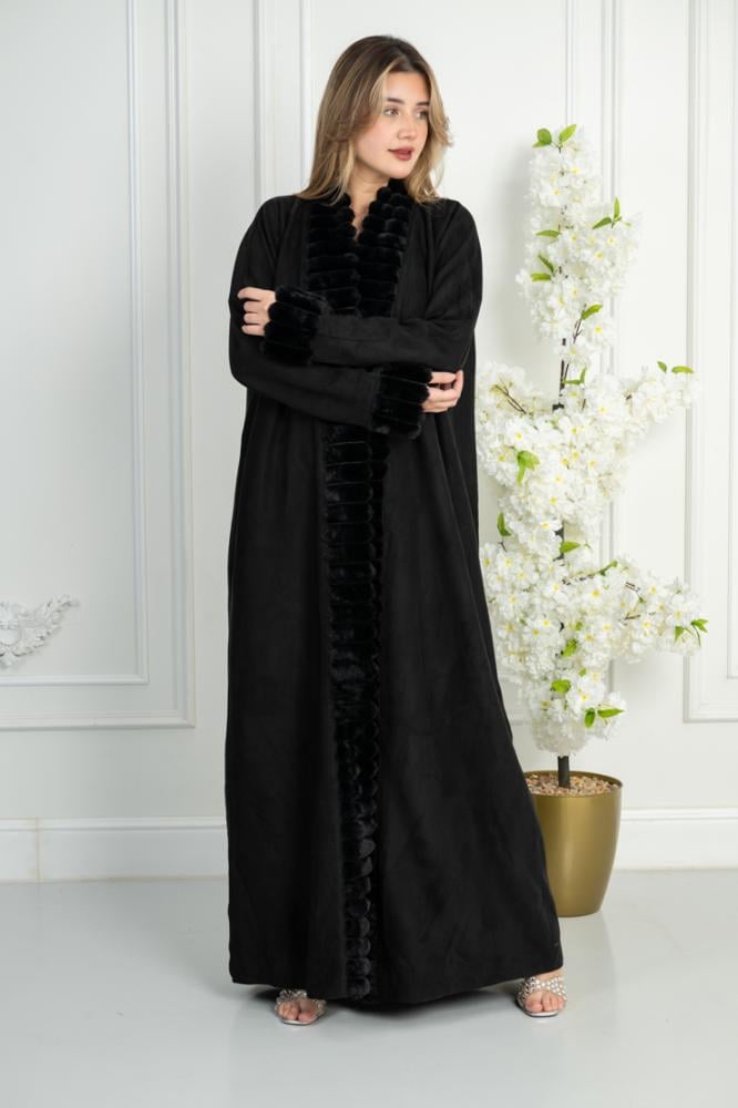 عباية شتوية بتفاصيل من الفرو الناعم