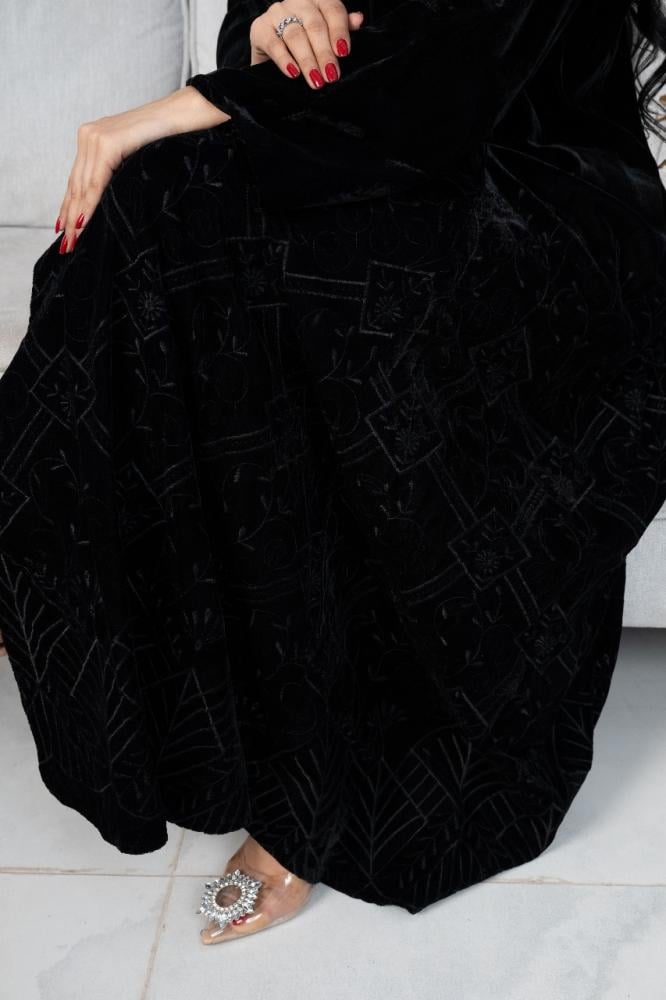 عباية مخمل شتوية مميزة