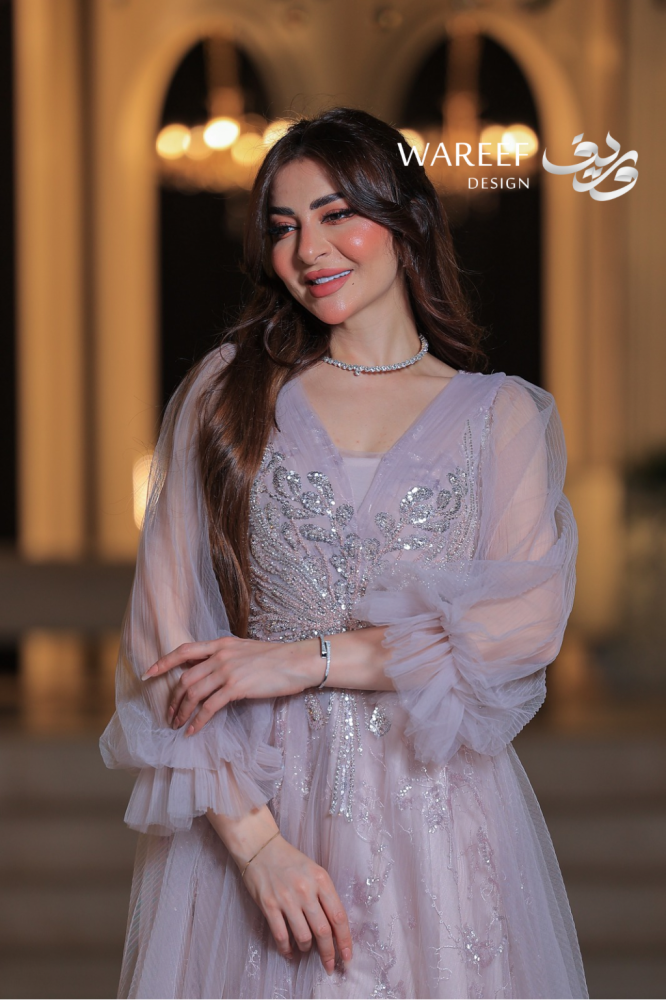 فستان سهرة لحمي طويل أوف شولدر أكمام شفافة مطرزة بالفضة