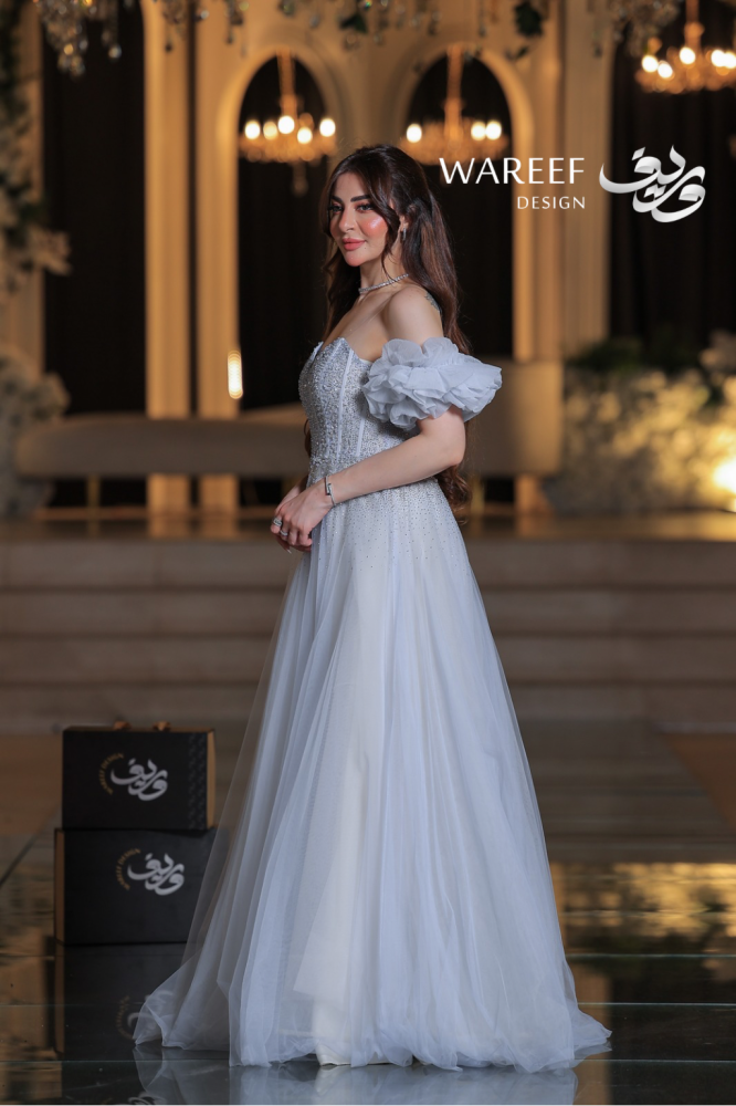 فستان سهرة سماوي ناعم أوف شولدر مع أكمام منفوشة مزخرفة