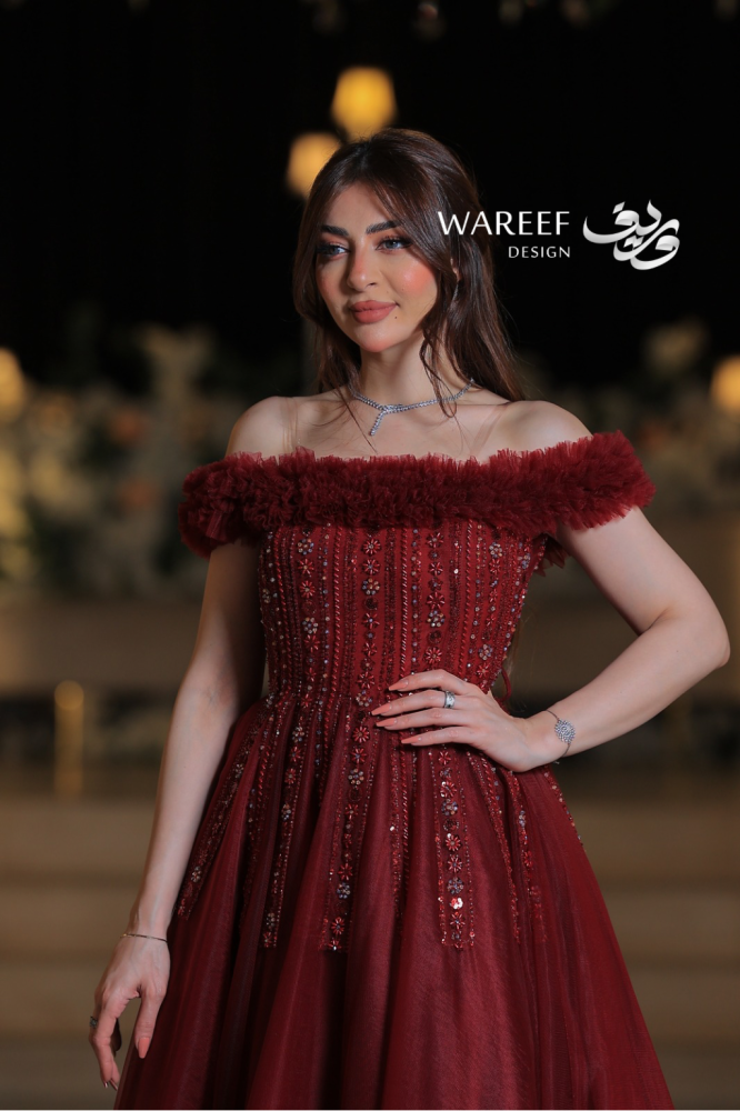 فستان سهرة عودي ملكي بتطريز يدوي وتنورة تول منفوشة بإطلالة أميرية فاخرة