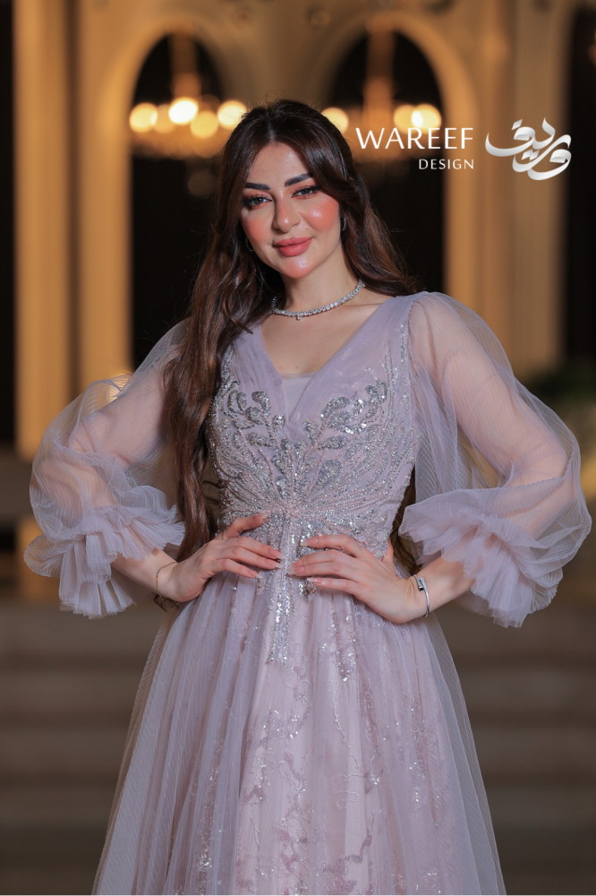 فستان سهرة لحمي طويل أوف شولدر أكمام شفافة مطرزة بالفضة