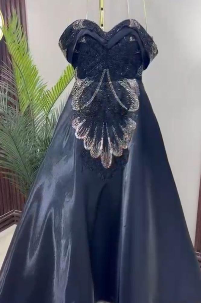 فستان الأناقة الملكية