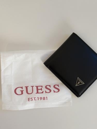 بوك اسود GUESS