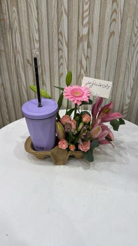 باقة ورد مع كوب كبير من هاف مليون
