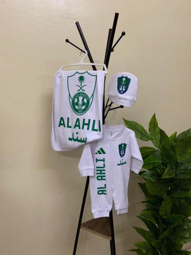 طقم اطفال مواليد بشعار الاهلي السعودي