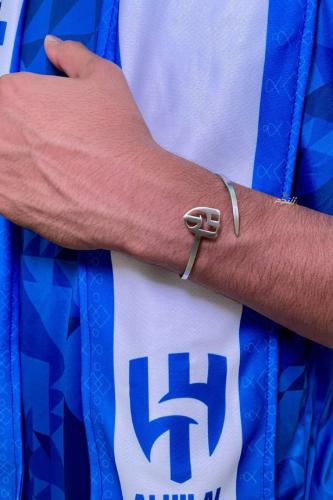 سوارة بشعار نادي الهلال