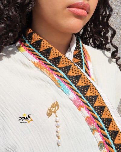 بروش نسائي جمال يجذب انتباه الأخرين
