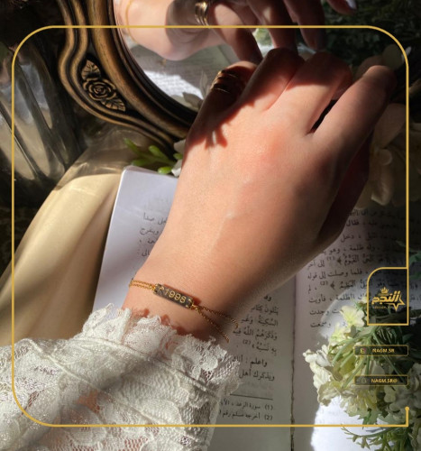 اسوارة تاريخ - صدف رمادي لون الكتابه ذهبي