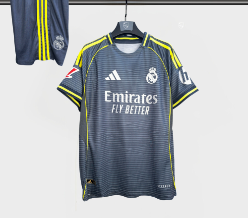 طقم ريال مدريد الاسود