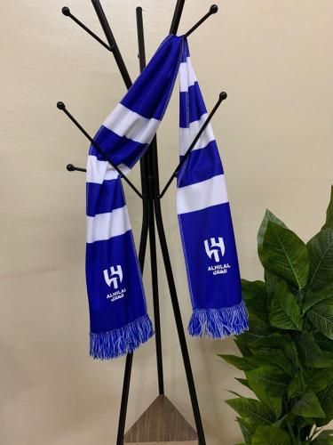 شال بشعار نادي الهلال ازرق