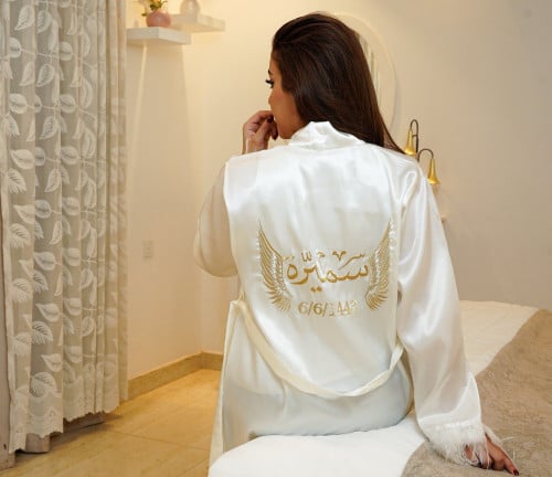 روب عرايس دانتيل لون أبيض