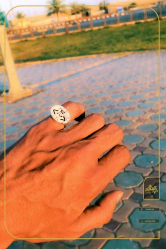 خاتم فضة بشعار الحفرة مع الاسم او تاريخ من اختيارك