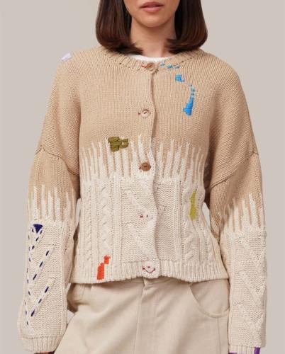 رة نسائية قصيرة بألوان محايدة وتطريز