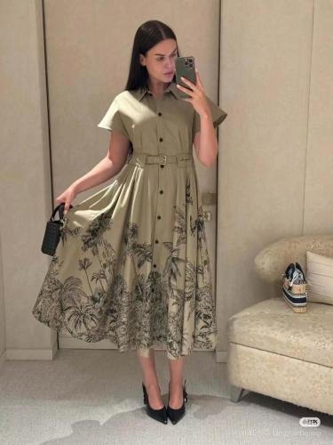 فستان بني  كلاسيكي