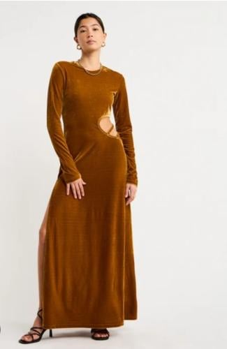 فستان مخمل طويل بفتحة جانبية عصرية 01