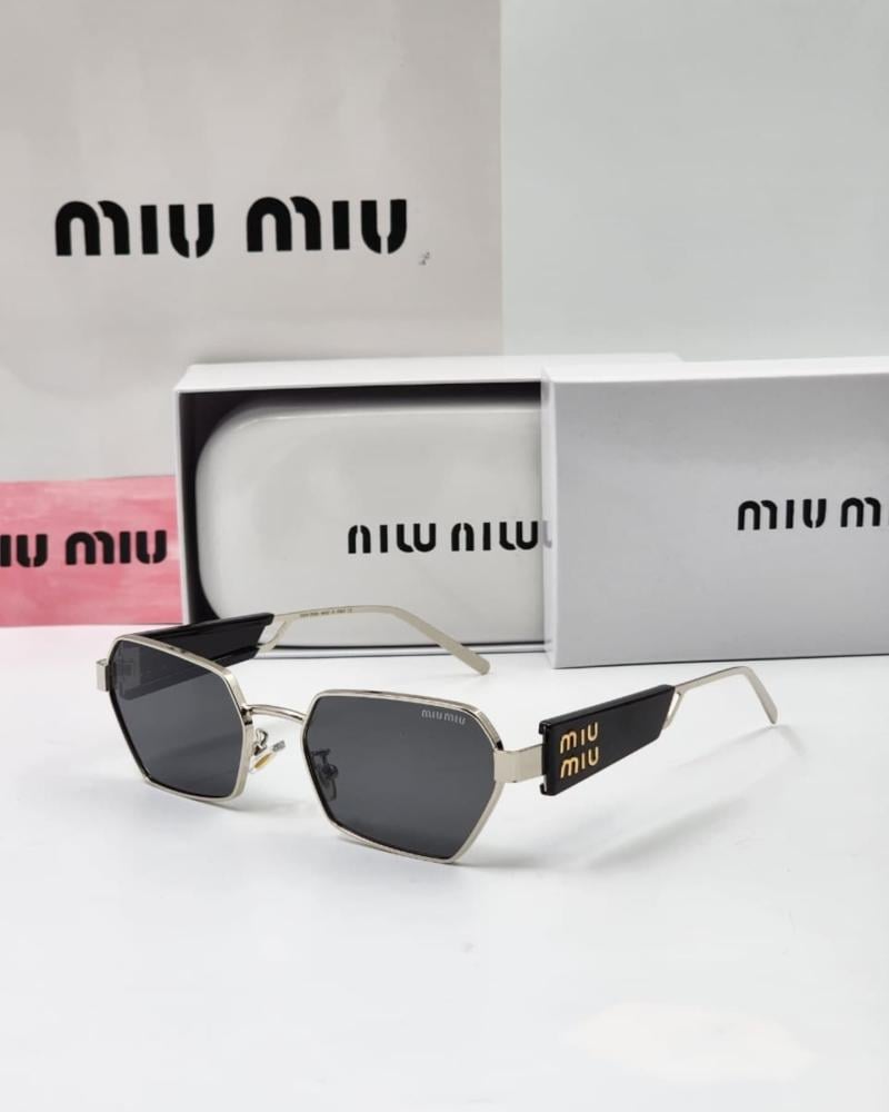 نظارات شمسية مربعة Miu Miu بإطار ذهبي