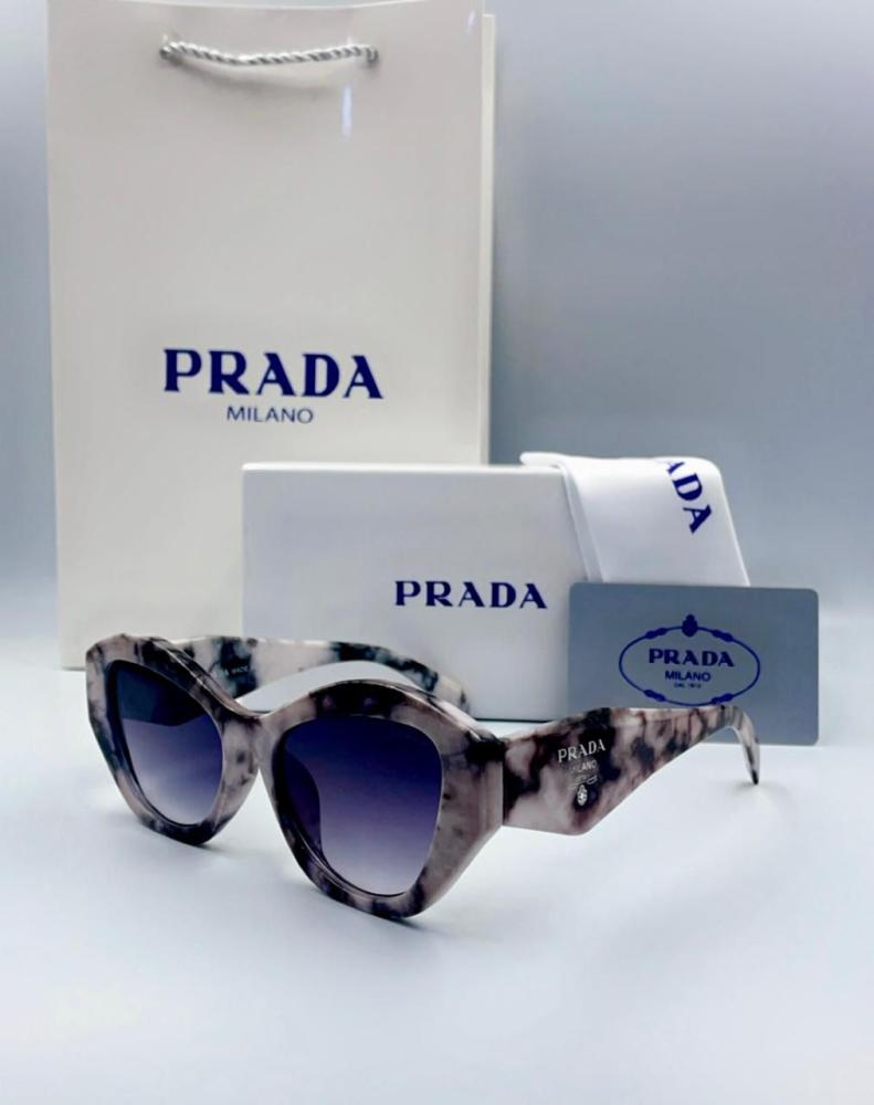 نظارة برادا الفاخرة