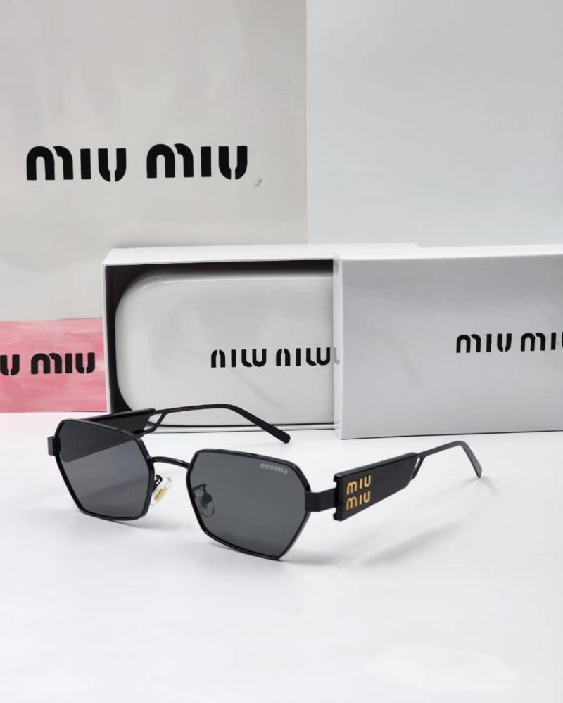 نظارات شمسية مربعة Miu Miu بإطار ذهبي
