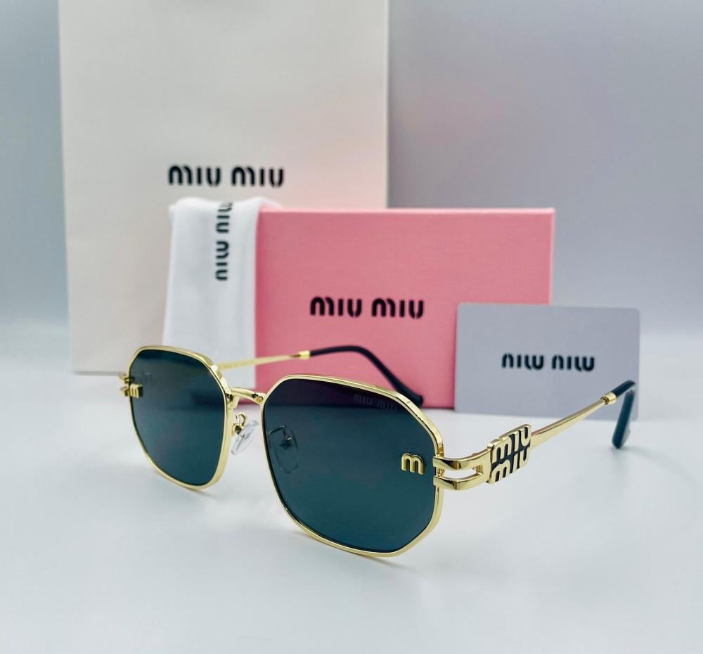 نظارات شمسية مستطيلة أنيقة من Miu Miu