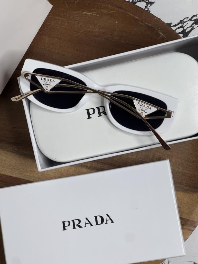 نظارة برادا المشهورة