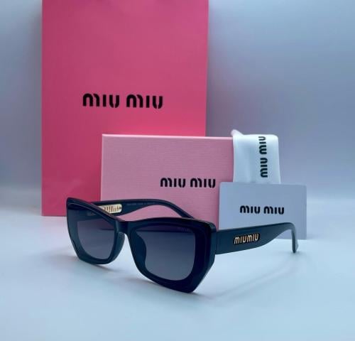 نظارات Miu Miu الفاخرة مع الملحقات