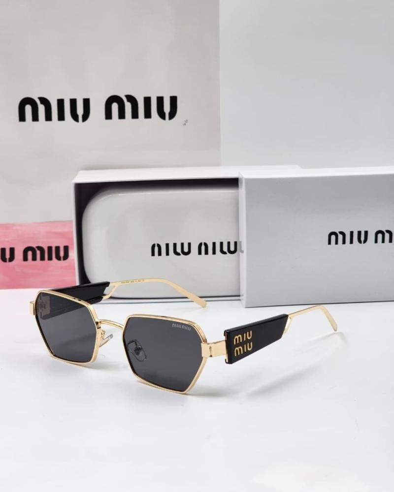 نظارات شمسية مربعة Miu Miu بإطار ذهبي