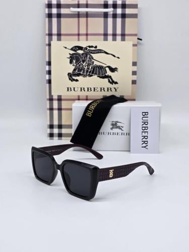 نظارة Burberry لون اسود