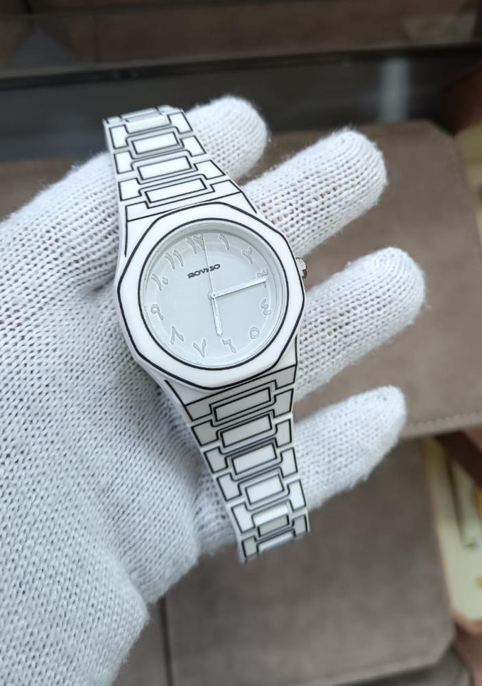 ساعة رجالية كربون بوزن خفيف جدا على اليد لون فضي