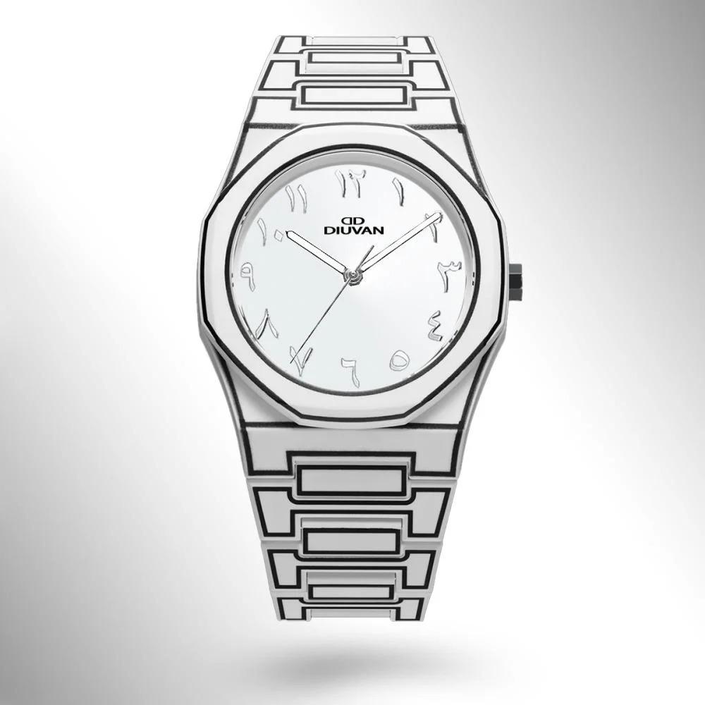 ساعة رجالية كربون بوزن خفيف جدا على اليد لون فضي