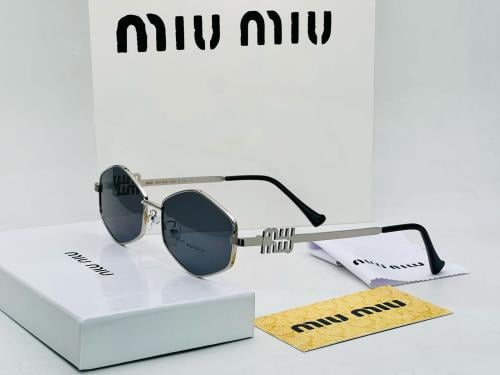 نظارات شمسية سداسية الشكل أنيقة من Miu Miu