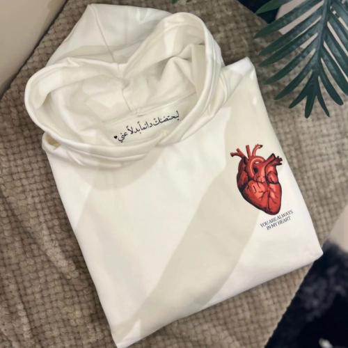 بلوفر ليحتضنك دائماً بدلاً عني