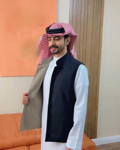 سديري رجالي جوخ دبل فيس لون أسود وبيج