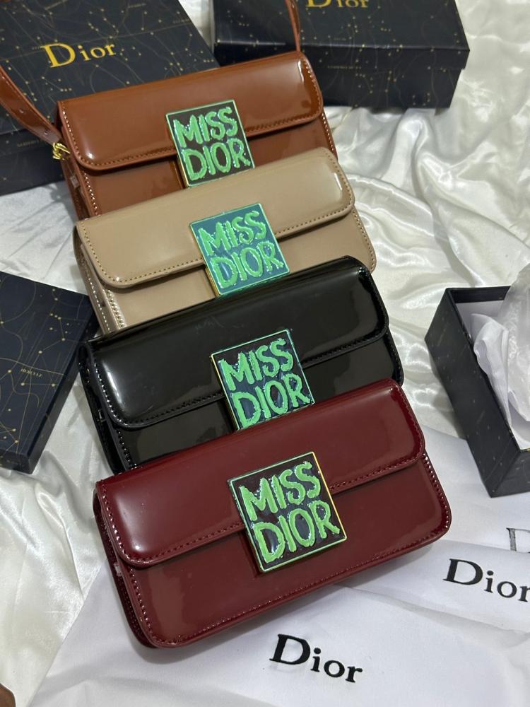 شنطة مس ديور الكلاسيكية