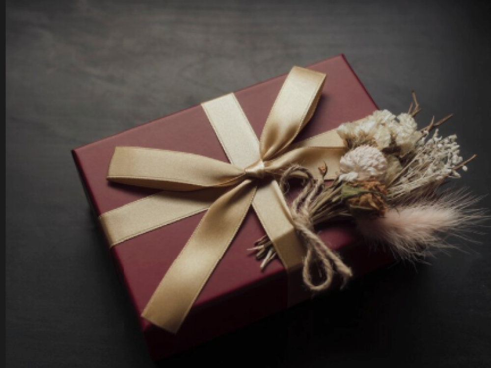 كيف تختار "هدية عطر" تُحفر في الذاكرة؟