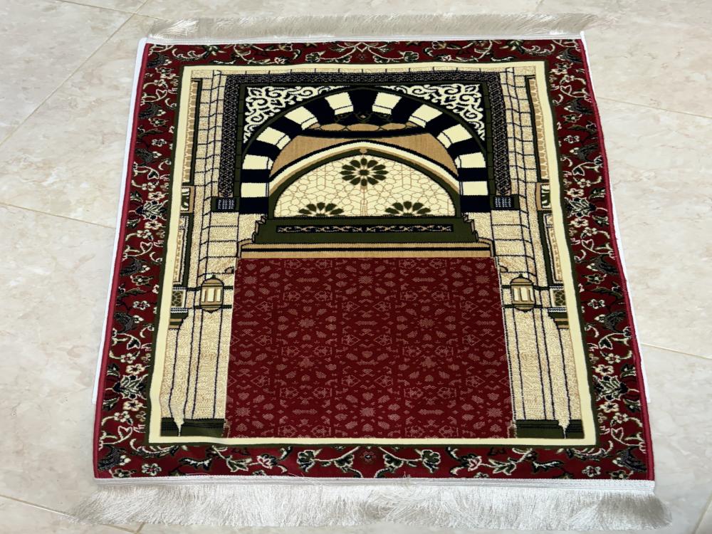 سجادة الروضه سماكة 4 ملم اللون احمر
