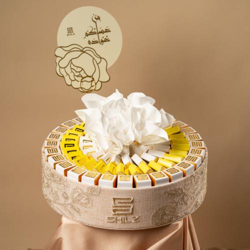 Elegant Low Round Tray With a Luxurious Design Cover And Pouch Chocolates - صينية دائرية منخفضة انيقة بتصميم فاخر شوكولاته مغلفة والباوتش