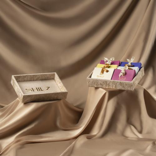 Small Tray With An Elegant Palm,Roses Tree Design For Presenting Chocolate Favors - صينية صغيرة تطريز نخل و ورود انيقة لتقديم توزيعات الشوكولاته بأسلوب جذاب ومميز وراقي