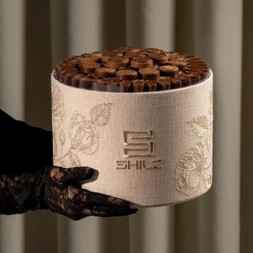 Elegant High Round Tray With a Luxurious Design Uncover Chocolates - صينية دائرية مرتفعة انيقة بتصميم فاخر شوكولاته مكشوفة
