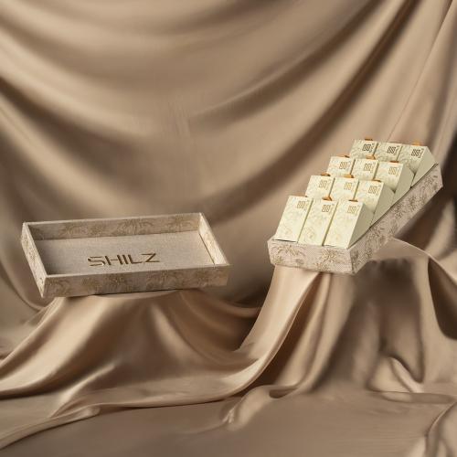 Big Tray With An Elegant Palm,Roses Tree Design For Presenting Chocolate Favors - صينية كبيرة تطريز نخل و ورود انيقة لتقديم توزيعات الشوكولاته بأسلوب جذاب ومميز وراقي