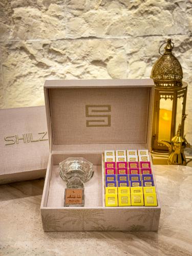 Covered Chocolate Box With Crystal Incense Burner  - صندوق شوكولاتة مغلفة مع مبخرة كريستال