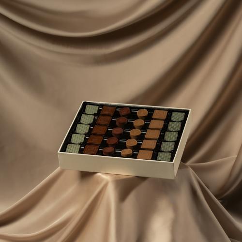 Shilz Logo Chocolate Box - 30 Pcs - بوكس شوكولاتة شعار شلز - 30 قطعة