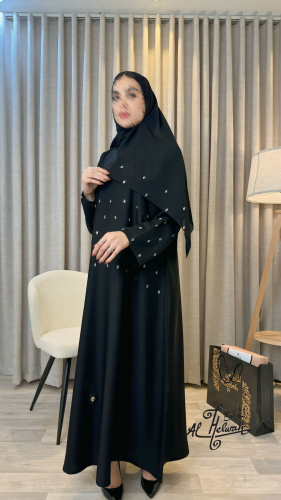 عباءة مقفولة كريب برسمات كرستال سوارفسكي منثر