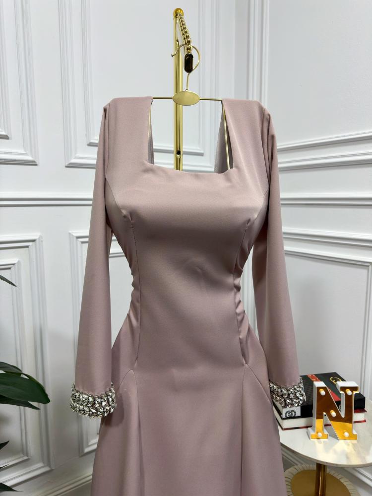 فستان نعومه حريريه