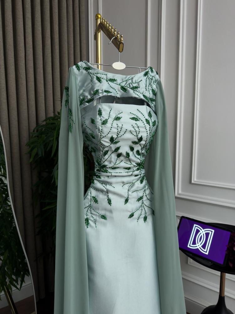 فستان فخم  بطلاله ملفته